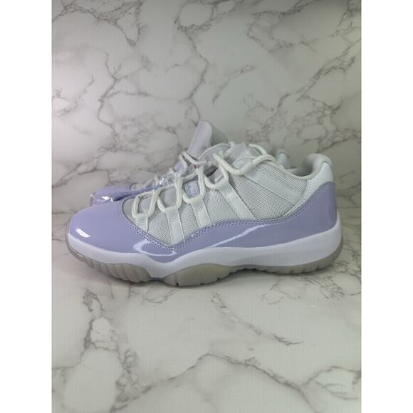 Nike Air Jordan 11 Retro Low Pure Violet Size 9.5 Womens with Receipt AH7860-101 - Picture 2 of 5